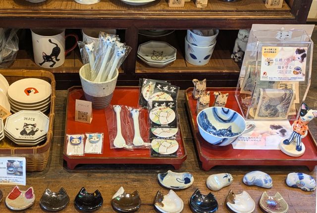 2025年 有田陶器市| 伝統工芸と猫がつなぐ チャリティーイベント開催! 2 有田陶器市2025猫支援展示場